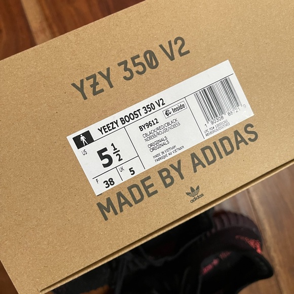 EUC Yeezy Boost 350 V2 Core Black Red size 5.5 - Picture 8 of 9